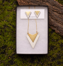 Load image into Gallery viewer, White Arrow Necklace

