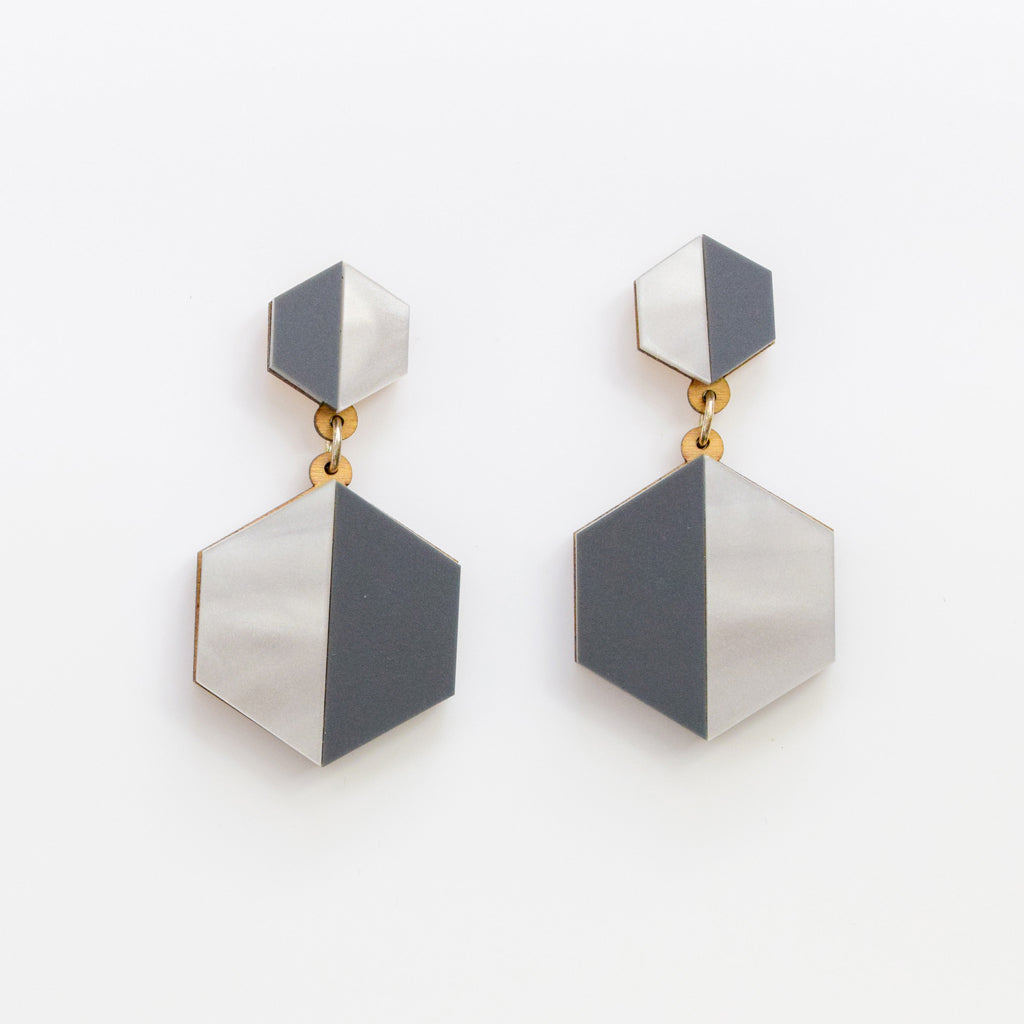 Aurora hexagonal symmetric earrings in grey marble